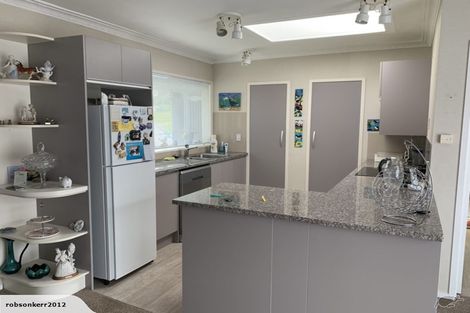 Photo of property in 10 Mirrabooka Avenue, Botany Downs, Auckland, 2010