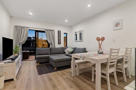 Photo of property in 6 Kari Lane, Kumeu, 0810
