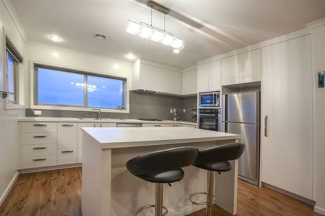 Photo of property in 3 Greenstone Place, Aotea, Porirua, 5024