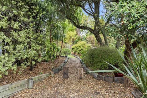 Photo of property in 31 Robbies Road, Shelly Park, Auckland, 2014