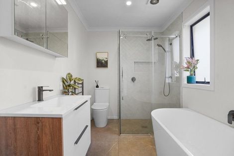 Photo of property in 16 Holloway Place, Forest Lake, Hamilton, 3200