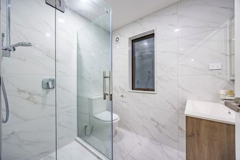 Photo of property in 3c Dawnhaven Drive, Te Atatu Peninsula, Auckland, 0610