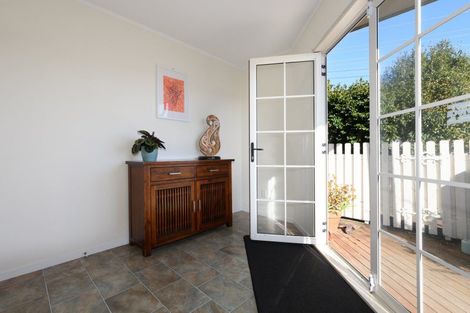 Photo of property in 19 Bellevue Road, Brookfield, Tauranga, 3110