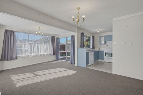 Photo of property in 1/98a Lake Terrace Road, Burwood, Christchurch, 8061