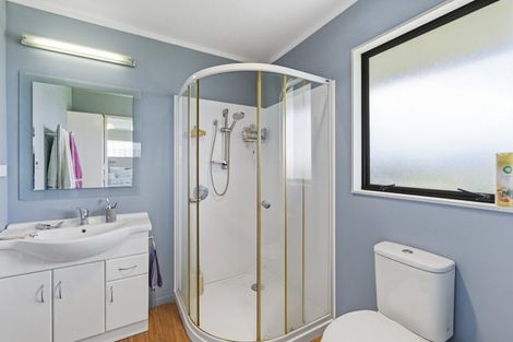 Photo of property in 2 Sunset Terrace, Waikanae Beach, Waikanae, 5036