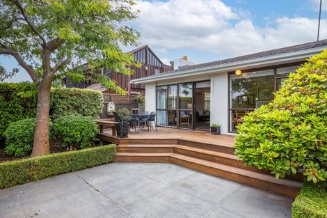 Photo of property in 2 Woodbank Street, Somerfield, Christchurch, 8024