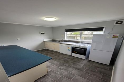 Photo of property in 15 Edgecombe Street, Newlands, Wellington, 6037