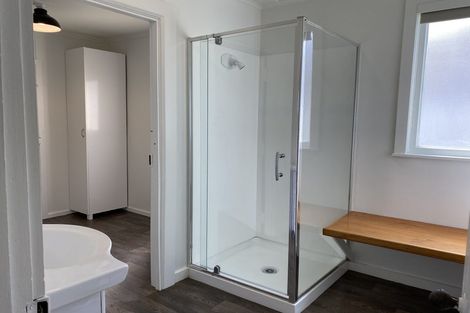 Photo of property in 11 Edgeware Road, Palmerston North, 4410