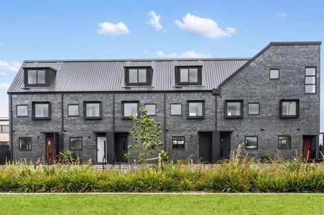 Photo of property in 1 Erina Road, Wiri, 2104