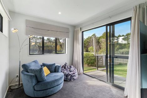 Photo of property in 19 Kahika Grove, Huapai, Kumeu, 0810