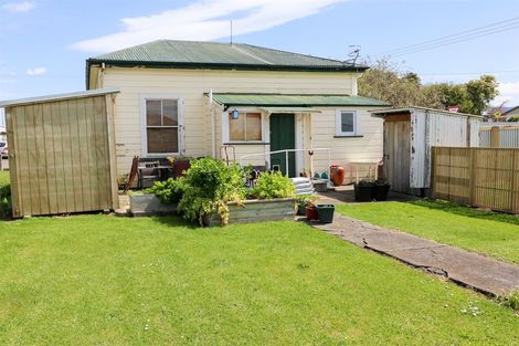 Photo of property in 11 Allardice Street, Dannevirke, 4930
