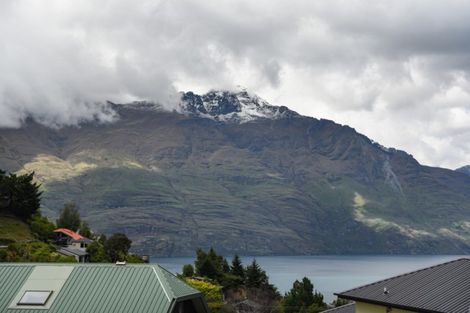 Photo of property in 5a Wye Place, Fernhill, Queenstown, 9300