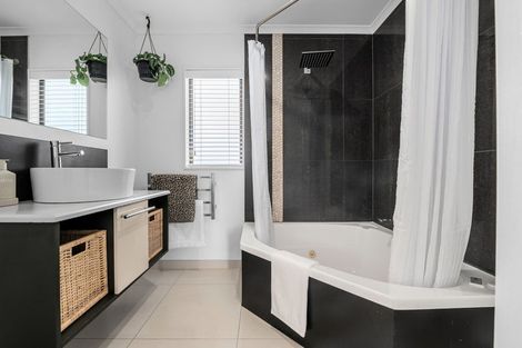 Photo of property in 9b Beadle Place, St Andrews, Hamilton, 3200