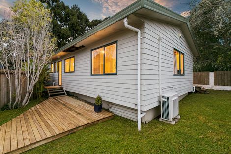 Photo of property in 44b Woodside Road, Massey, Auckland, 0614