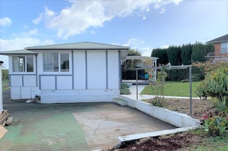 Photo of property in 15 Pikitea Road, Mangere Bridge, Auckland, 2022