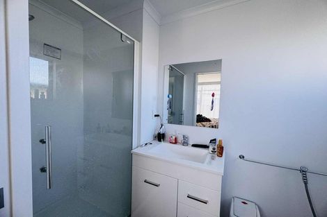 Photo of property in 48 Exeter Crescent, Takaro, Palmerston North, 4412