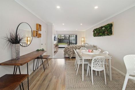 Photo of property in 8b Lumbarda Drive, Kumeu, 0810