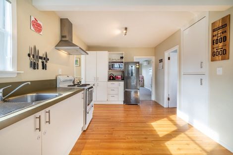 Photo of property in 35 Royal Street, Upper Hutt Central, Upper Hutt, 5018