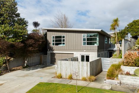 Photo of property in 19 Springdale Grove, Fitzherbert, Palmerston North, 4410