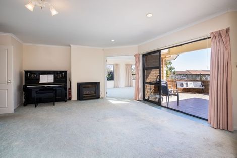 Photo of property in 5 Karina Road, Merrilands, New Plymouth, 4312