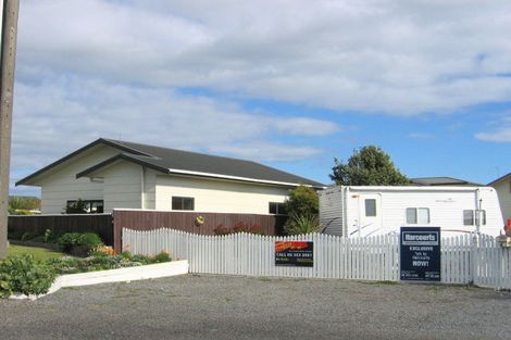 Photo of property in 8 Rosvall Place, Foxton Beach, Foxton, 4815