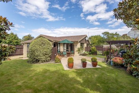 Photo of property in 5 Calbreath Place, Russley, Christchurch, 8042