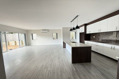 Photo of property in 4 Kearney Place, Massey, Auckland, 0614