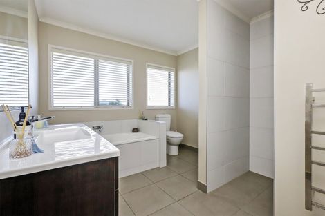 Photo of property in 3 Flers Place, Taradale, Napier, 4112