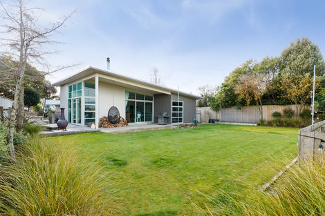 Photo of property in 19 Springdale Grove, Fitzherbert, Palmerston North, 4410