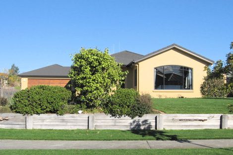 Photo of property in 14 Chesterfield Place, Rototuna, Hamilton, 3210