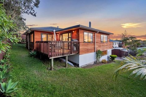 Photo of property in 2/13 Delamare Court, Sunnynook, Auckland, 0632