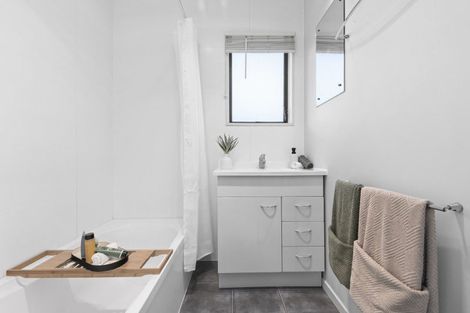 Photo of property in 2 The Glade South, Pukekohe, 2120