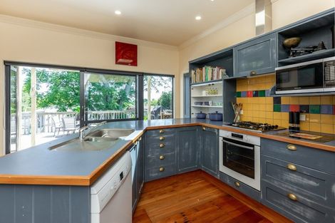 Photo of property in 1/61 Te Mata Road, Havelock North, 4130