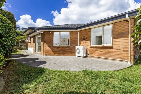 Photo of property in 5 Sunvista Avenue, Oteha, Auckland, 0632