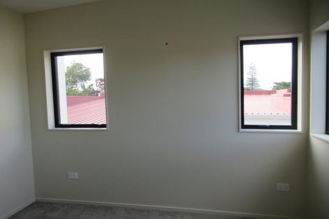 Photo of property in 2 Nikau Street, New Lynn, Auckland, 0600