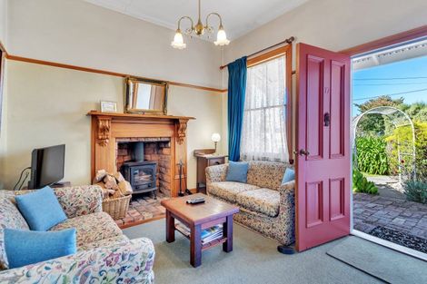 Photo of property in 17 Cambridge Road, Martinborough, 5711