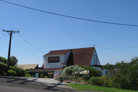 Photo of property in 919 East Coast Road, Northcross, Auckland, 0632