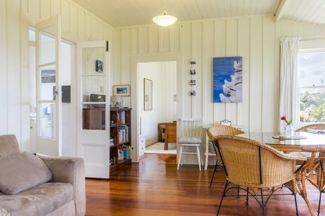 Photo of property in 27 Bournemouth Terrace, Murrays Bay, Auckland, 0630