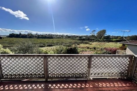 Photo of property in 2/52 Galloway Crescent, Farm Cove, Auckland, 2012