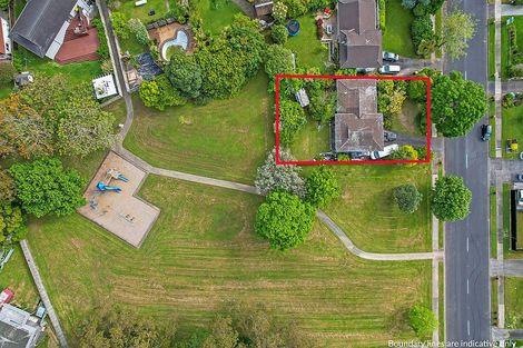 Photo of property in 5 Mirrabooka Avenue, Botany Downs, Auckland, 2010