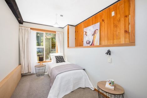 Photo of property in 5 Newnham Court, Tawa, Wellington, 5028