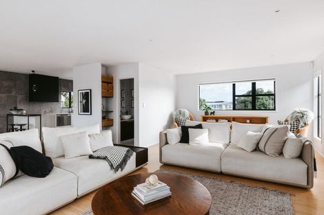 Photo of property in 21a Sunbrae Grove, Mount Maunganui, 3116