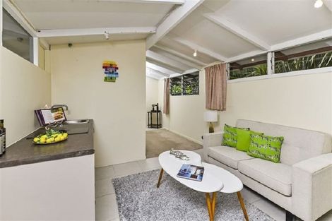 Photo of property in 32 Greenhithe Road, Greenhithe, Auckland, 0632