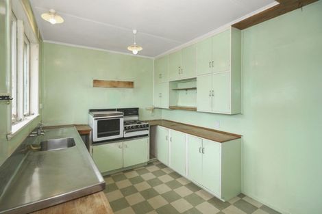 Photo of property in 44 Endeavour Street, Marfell, New Plymouth, 4310