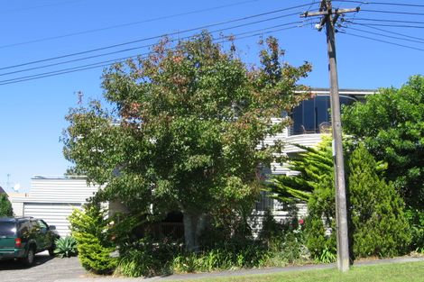 Photo of property in 2/65 Castor Bay Road, Castor Bay, Auckland, 0620