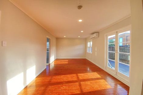 Photo of property in 70 Hobsonville Road, West Harbour, Auckland, 0618