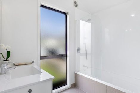 Photo of property in 2/99 Matipo Road, Mairangi Bay, Auckland, 0630