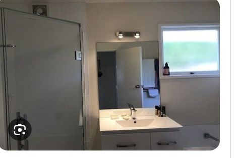 Photo of property in 1/15a Stanley Point Road, Stanley Point, Auckland, 0624