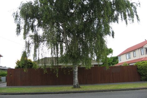 Photo of property in 94 Avondale Road, Avondale, Christchurch, 8061