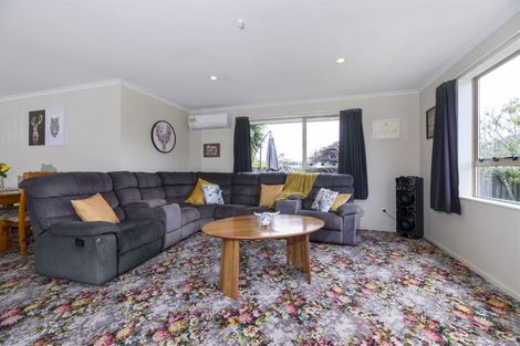 Photo of property in 8 Woodbank Drive, Glen Eden, Auckland, 0602